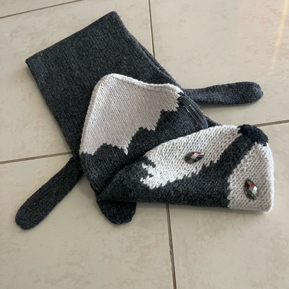 BCBG MAX AZRIA SCARF 🧣 - Picture 9 of 10